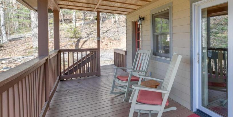 Holiday home Charming Fox Den Cabin in Whittier with Hot Tub!