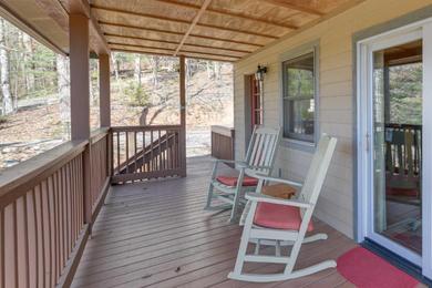 Дом отдыха Charming Fox Den Cabin in Whittier with Hot Tub!