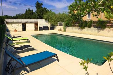Апартаменты Partie d'une ferme provençale avec piscine privée, située proche d'Avignon, à Bédarrides, 6 prs, LS6-342-FRAGOUN