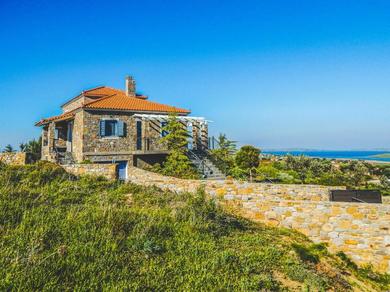 Дом отдыха Secluded Villa Overlooking Moudros And Diapori