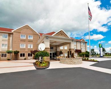 Отель Holiday Inn Express Hotel & Suites Port Clinton-Catawba Island, an IHG Hotel