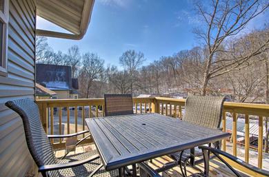 Дом отдыха Lakefront Rocky Mount Ranch Home with Boat Dock