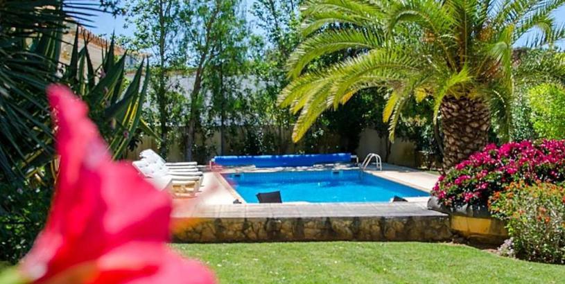 Вилла Escanxinhas Villa Sleeps 8 with Pool and Air Con