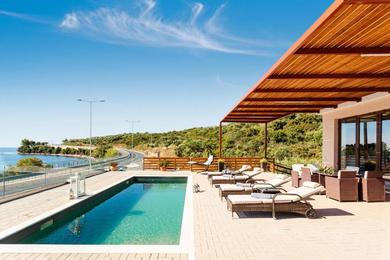 Villa Seaside Summer Bliss - Aurora Luxury Pool Paradise