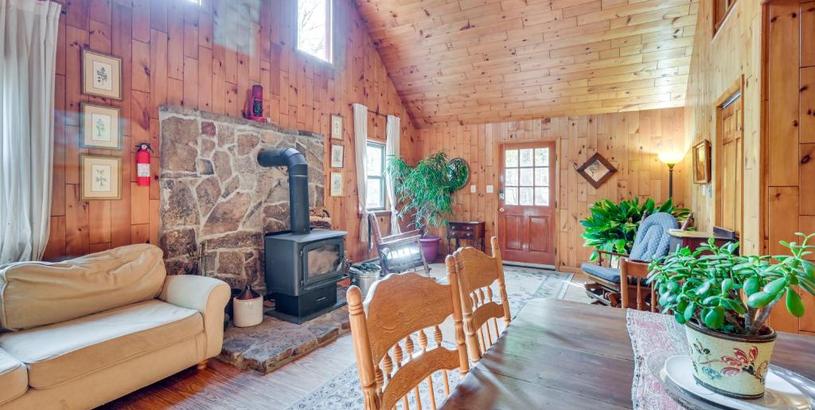 Holiday home Great Cacapon Home with Wraparound Deck on 400 Acres