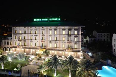 Отель Grand Hotel Vittoria