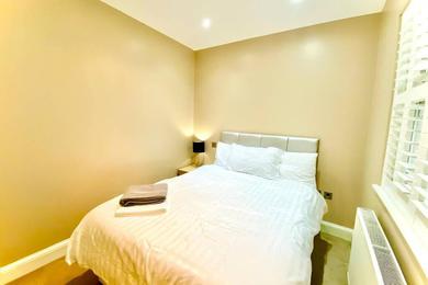 Apartments Notting Hill- 2 Bed, 2 bath, Private Patio by Hyde Park