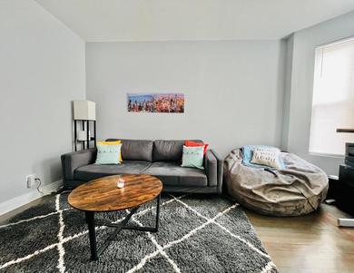 Apartments Lovely Logan Square 2-Bedroom in Chicago