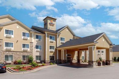 Отель Comfort Suites Johnson Creek Conference