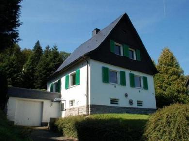 Дом отдыха Cosy holiday home with terrace in the beautiful Sauerland