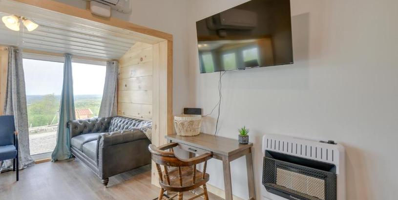 Holiday home Cozy Greene Cabin with Sunroom and Vineyard Views!