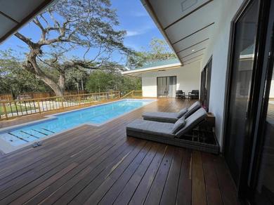 CASA HACHE--Newly built modern home with pool, 5 min walk to the beach!