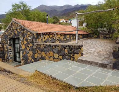 House with one bedroom in Los Llanos with wonderful mountain view shared pool and furnished garden 9 km from the beach