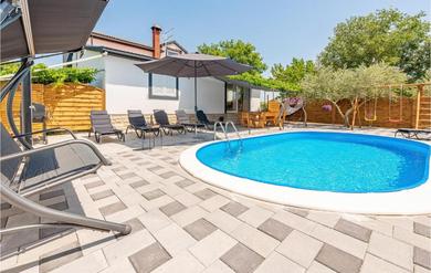 Holiday home Nice home in Dracevac Ninski with Outdoor swimming pool, WiFi and 5 Bedrooms