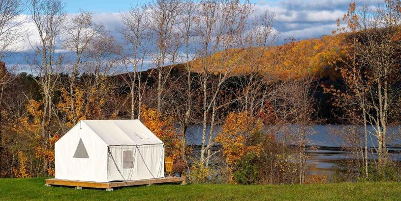 Luxury tent Tentrr Signature Site - On Danby Pond