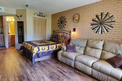 Renovated COZY COTTAGE RANCH at Westgate River Ranch and Rodeo