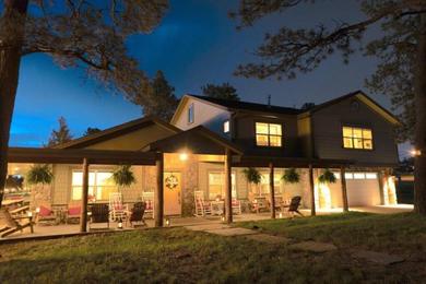 Villa Colorado Lodge, Barn & Picnics - Large Family Home with Barn Venue