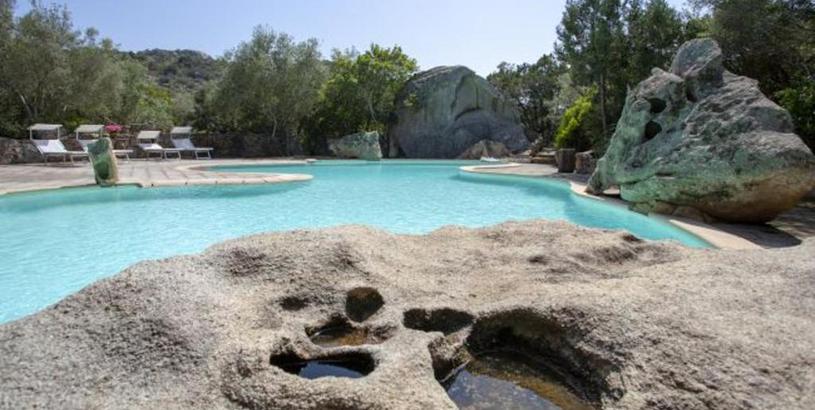 Villa 2 bedrooms villa with shared pool and enclosed garden at Olbia 2 km away from the beach