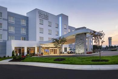 Отель Fairfield Inn & Suites by Marriott Harrisburg International Airport