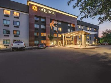 Отель La Quinta by Wyndham Hartford Bradley Airport