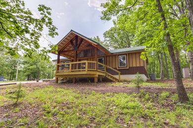 Отель Pittsburg Cabin with Grill and Fire Pit!