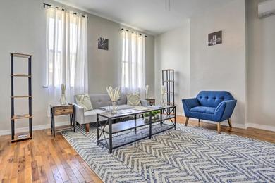 Holiday home Updated Pet-Friendly Townhome about 11 Mi to NYC!
