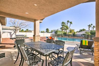 Дом отдыха Updated Las Vegas House with Patio, Solar Heated Pool
