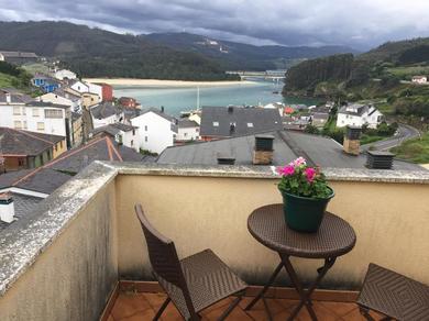 Apartments Apartamento en Porto do Barqueiro con terraza mirando al mar