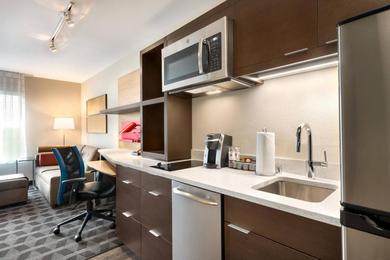 Отель TownePlace Suites by Marriott Milwaukee Grafton