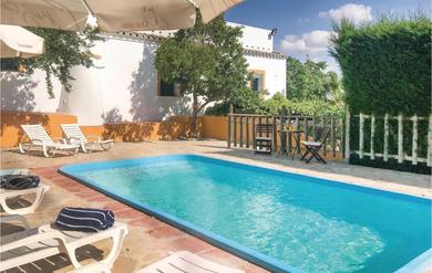 Holiday home Nice home in Osuna with 5 Bedrooms, Private swimming pool and Outdoor swimming pool