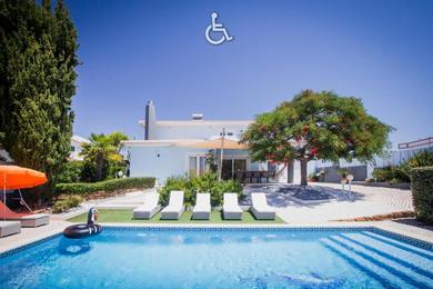 Вилла Horta's villa - private heatable Pool