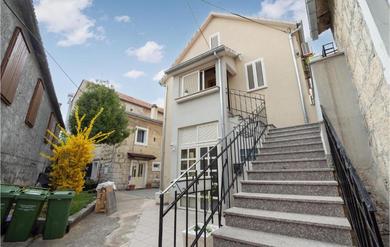 Apartments Nice apartment in Sinj with WiFi and 3 Bedrooms