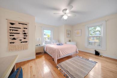 Sunny Private Room in Furnished Newtonville Apt