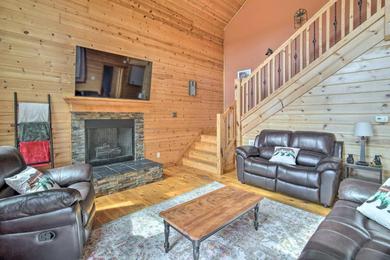 Holiday home Ranger Cabin with Deck and Resort Amenity Access!