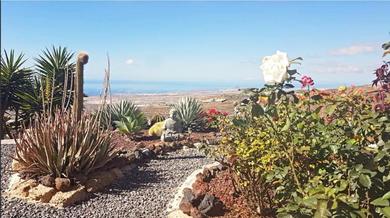 Apartments Finca Aurora quiet holiday flat with pool and great mountain and sea views