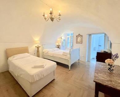 Apartments Via Liberale Sleeps 8 Isolabona Italy