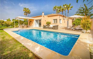 Holiday home Awesome Home In Dnia With 3 Bedrooms, Wifi And Swimming Pool