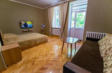 Апартаменты Трехкомнатная квартира в курортной части города Железноводска