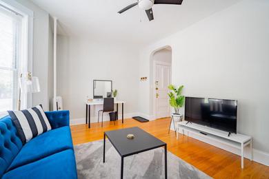 Apartments Group 2BR in Upbeat Local Scene of Wrigley Field