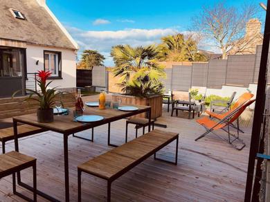 Holiday home Comfortable holiday home with a spacious terrace area near the sea