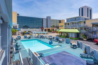 Отель Ramada by Wyndham Virginia Beach