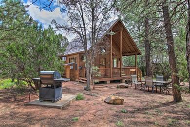 Дом отдыха Southwestern Heber Cabin with Deck and Hot Tub!