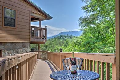 Apartments Cabin Apt with Smoky Mtn Views and Private Patio!