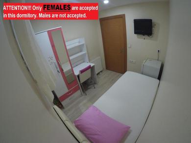 Отель !ONLY FEMALES! Bakirkoy Ladies Dormitory