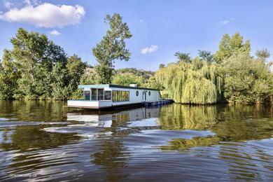 Boat Houseboat - best place in Prague