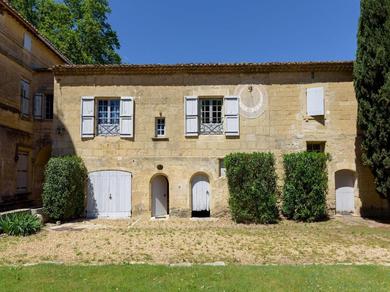 Family Apartment in a castle with pool in Petite Camargue