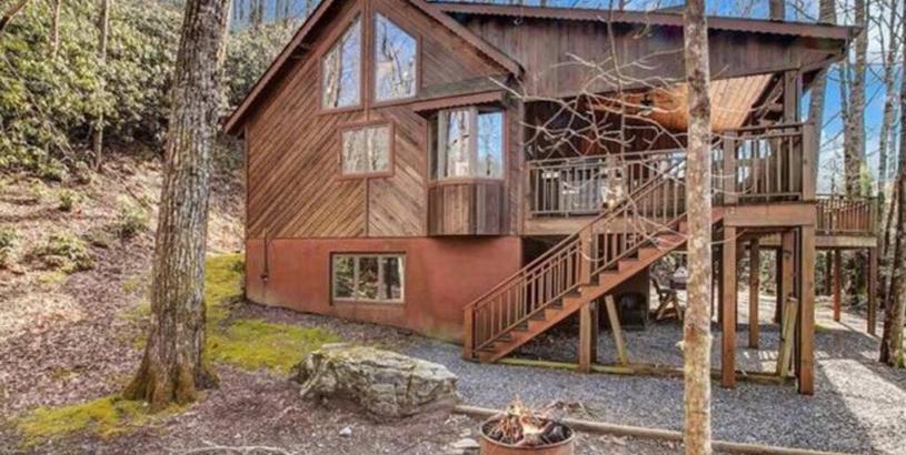Дом отдыха Spacious Mountain Cabin- Big Groups & Pet Friendly