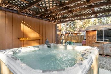 Дом отдыха Hot Tub, Fire Pit & Pet Friendly Lazy Bear Lodge