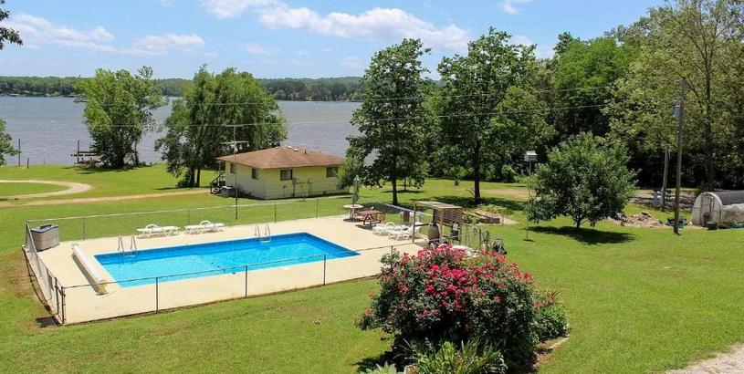 Holiday home Cozy Cottage On Kentucky Lake with Shared Pool!