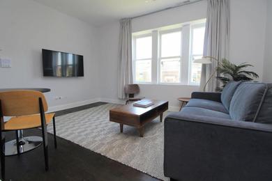 Apartments Updated West Town 2BR with Full Kitchen by Zencity